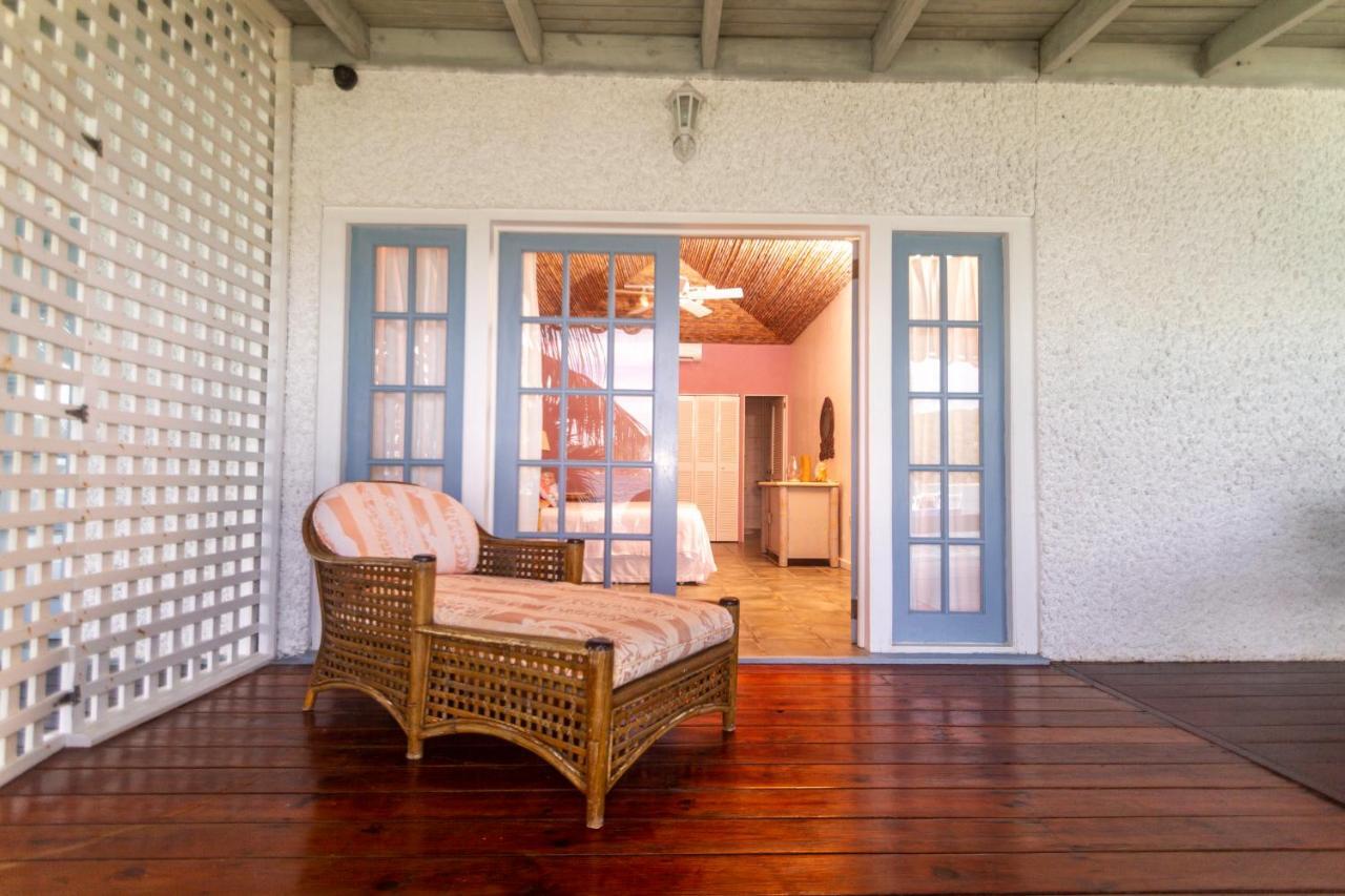 Bequia Beachfront Villa Hotel Friendship ภายนอก รูปภาพ